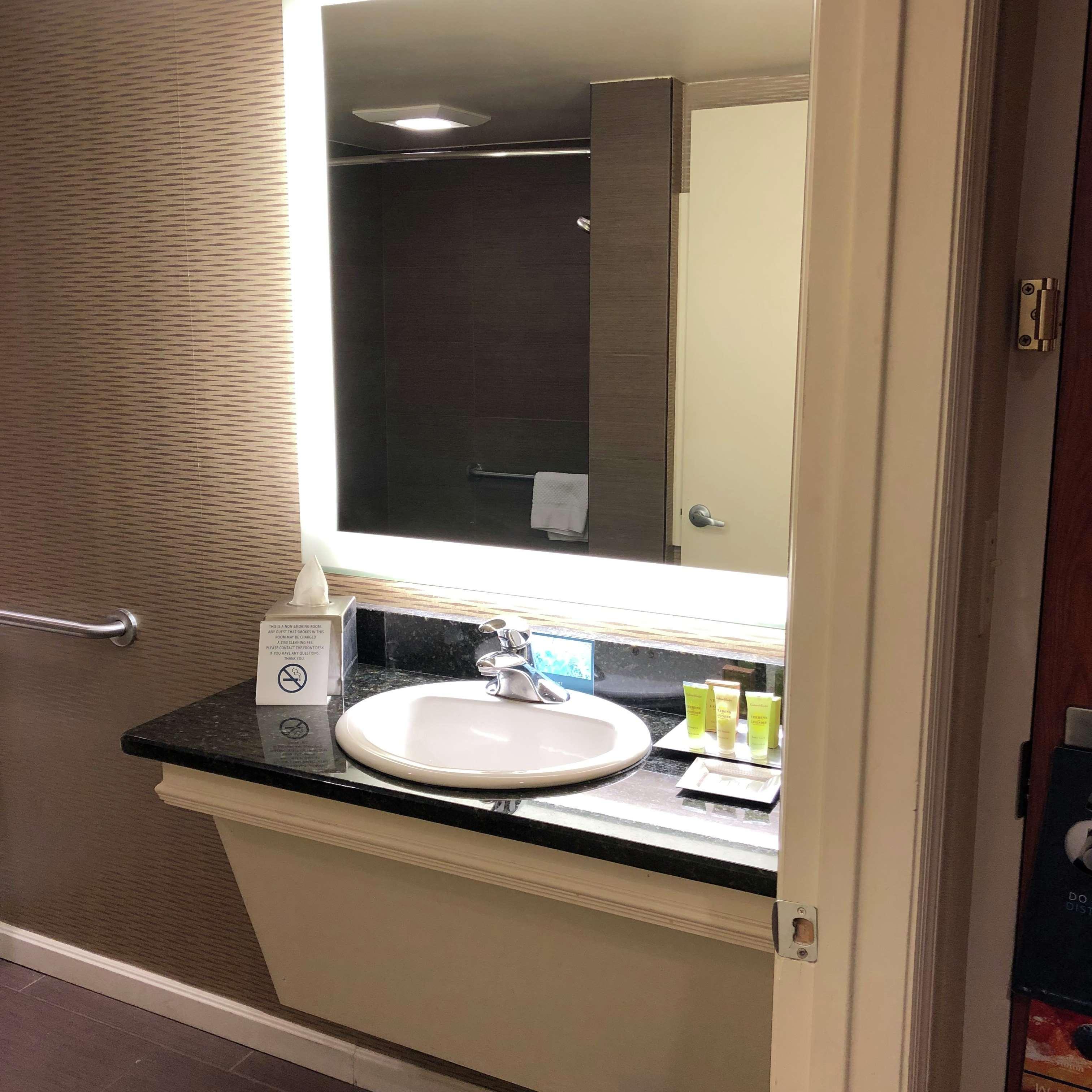 Doubletree By Hilton Akron