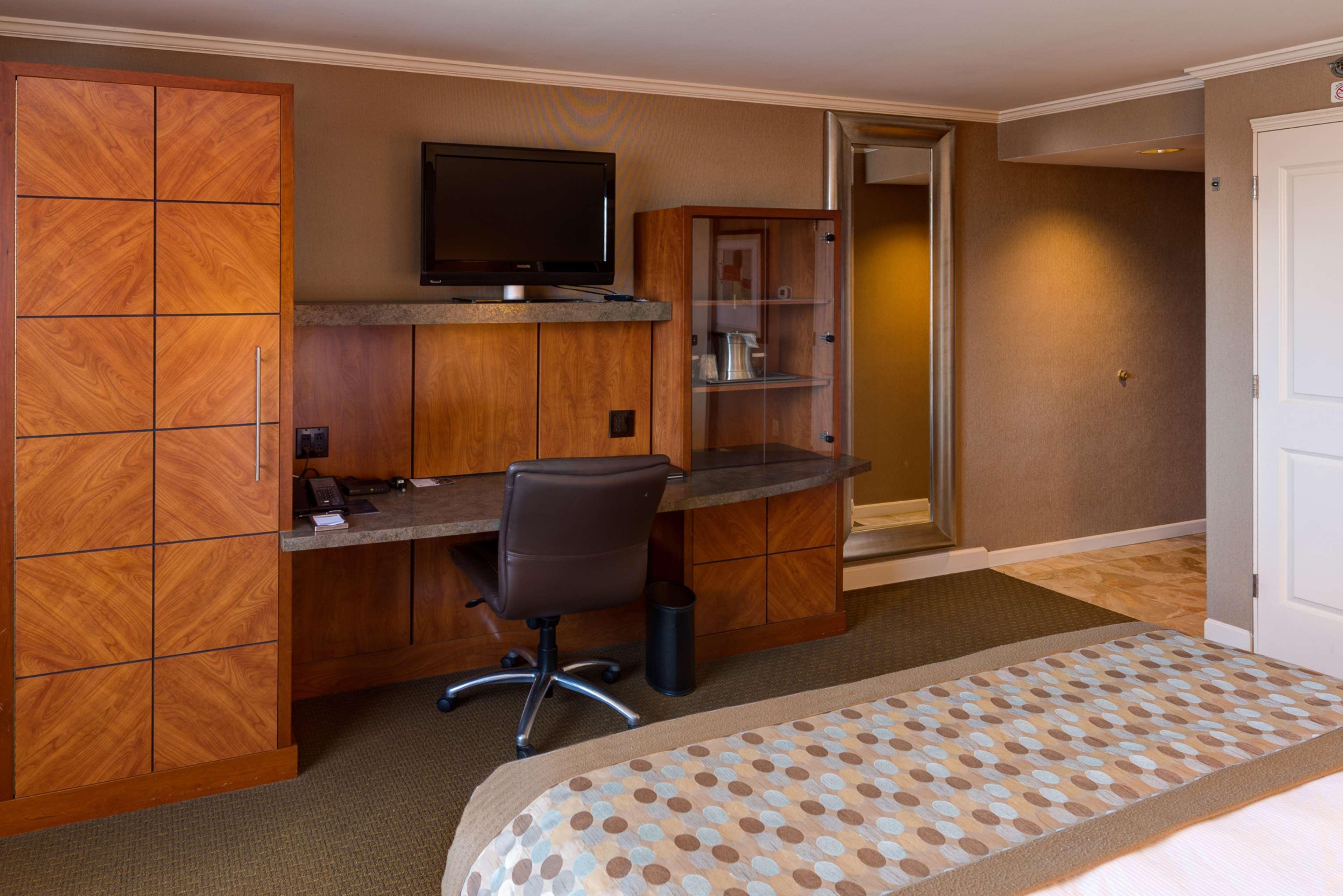 Hotel Doubletree By Hilton Akron 3*