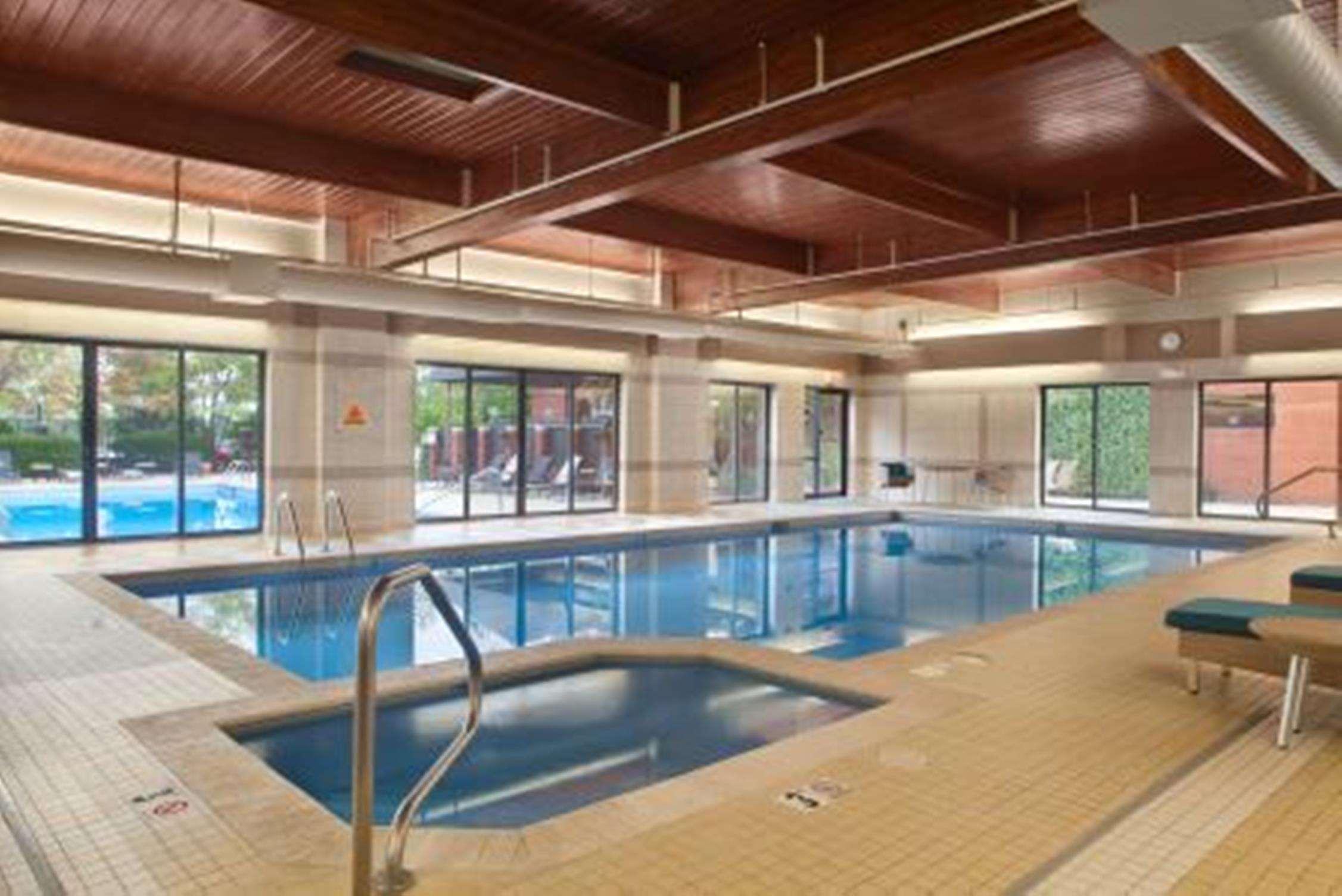 Hotel Doubletree By Hilton Akron 3*