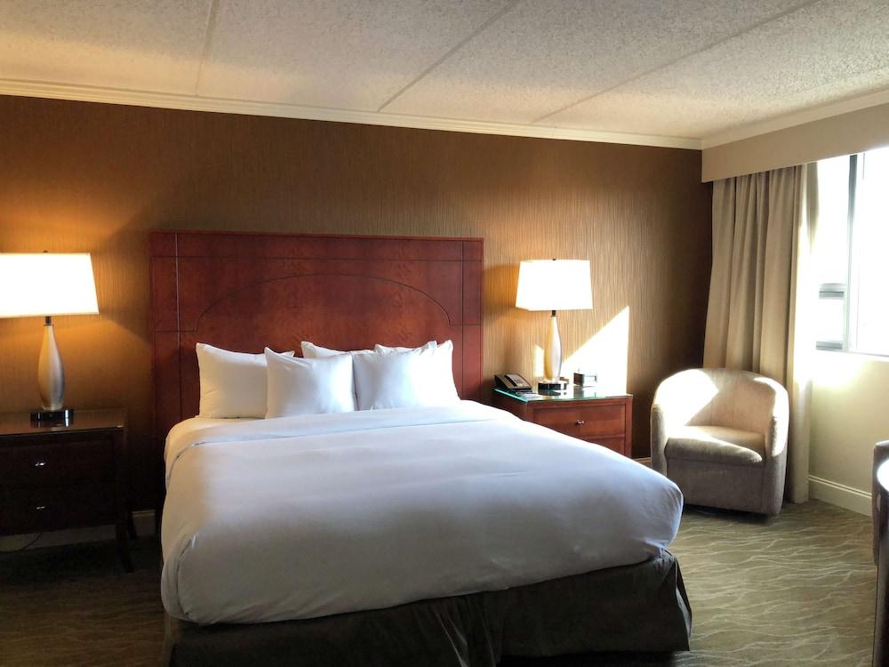 Doubletree By Hilton Akron Hotel 3*