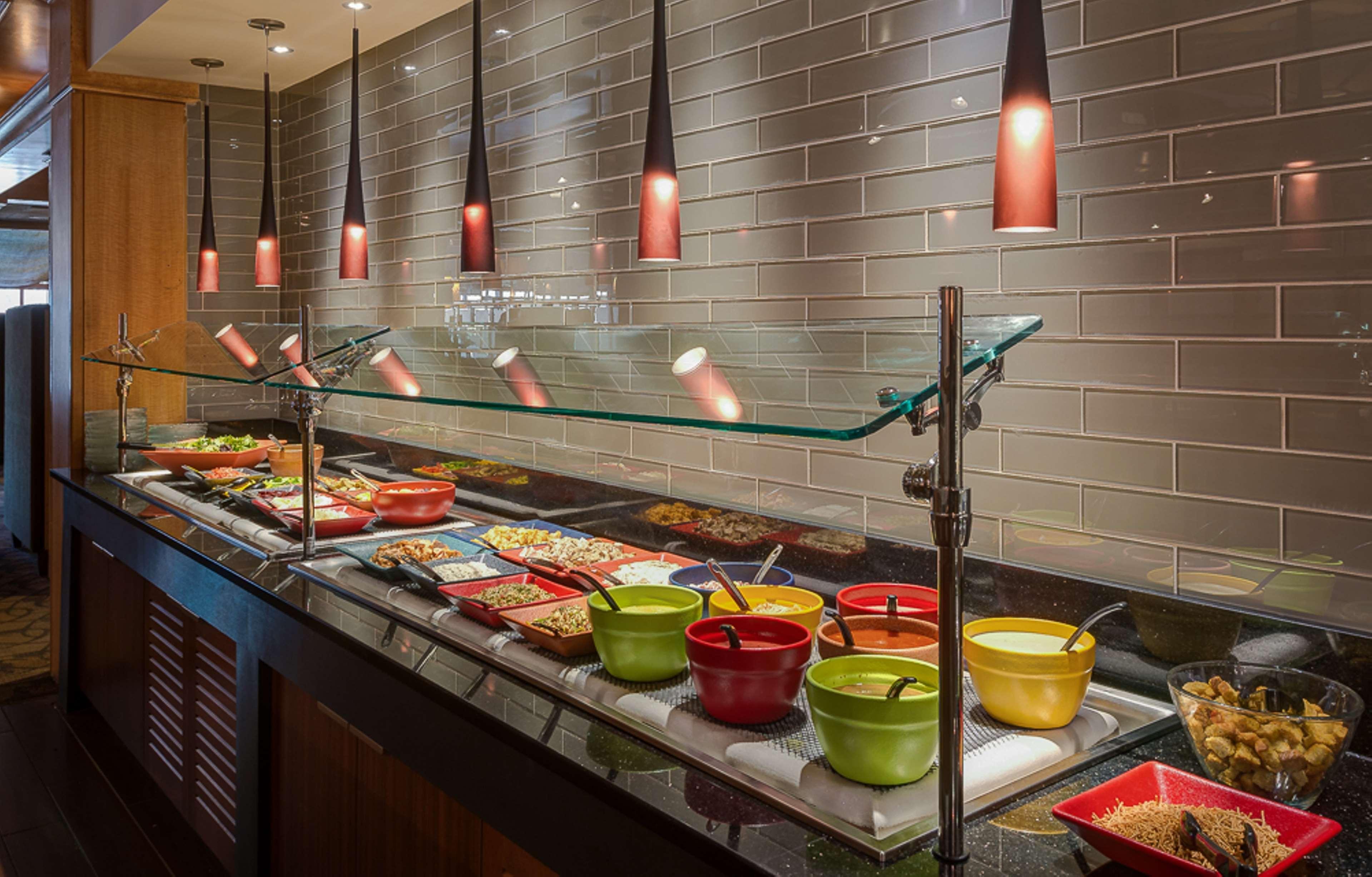 Hotel Doubletree By Hilton Akron 3*
