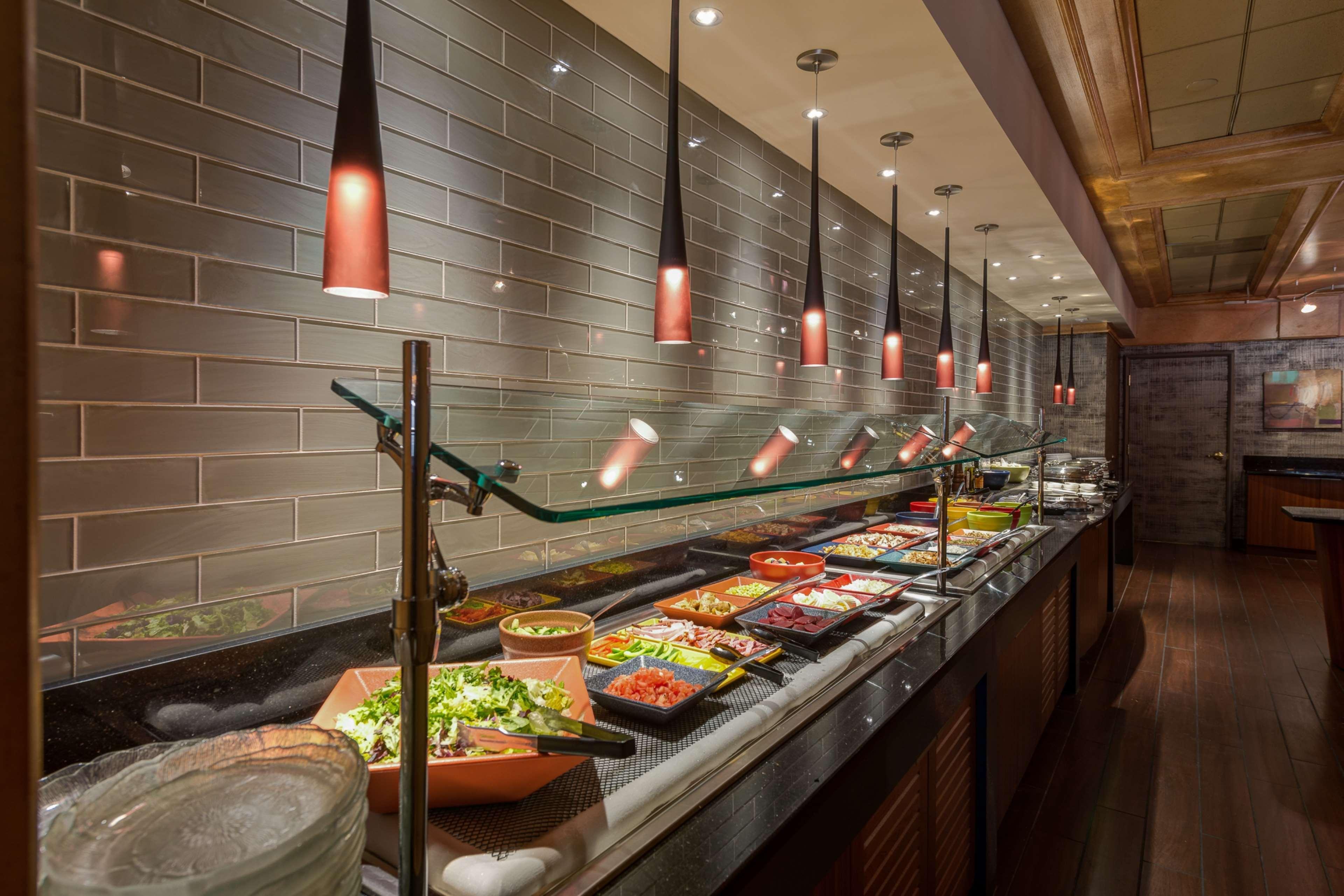 Hotel Doubletree By Hilton Akron 3*