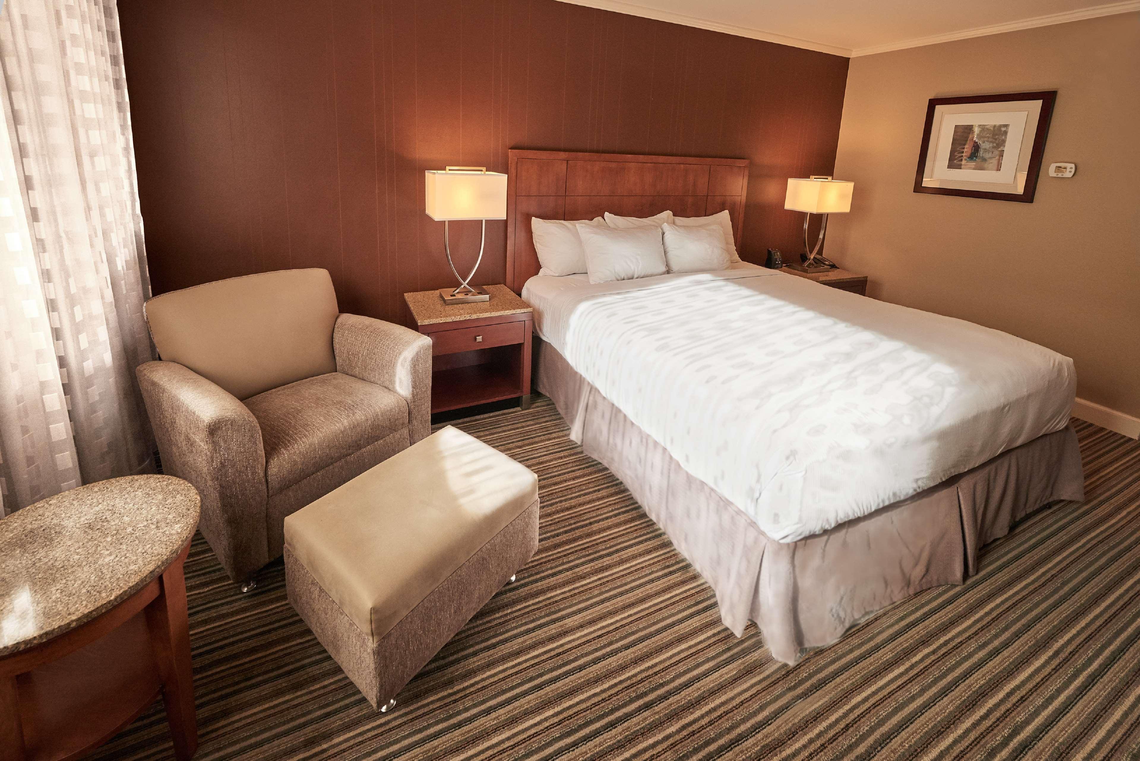 Doubletree By Hilton Akron 3*