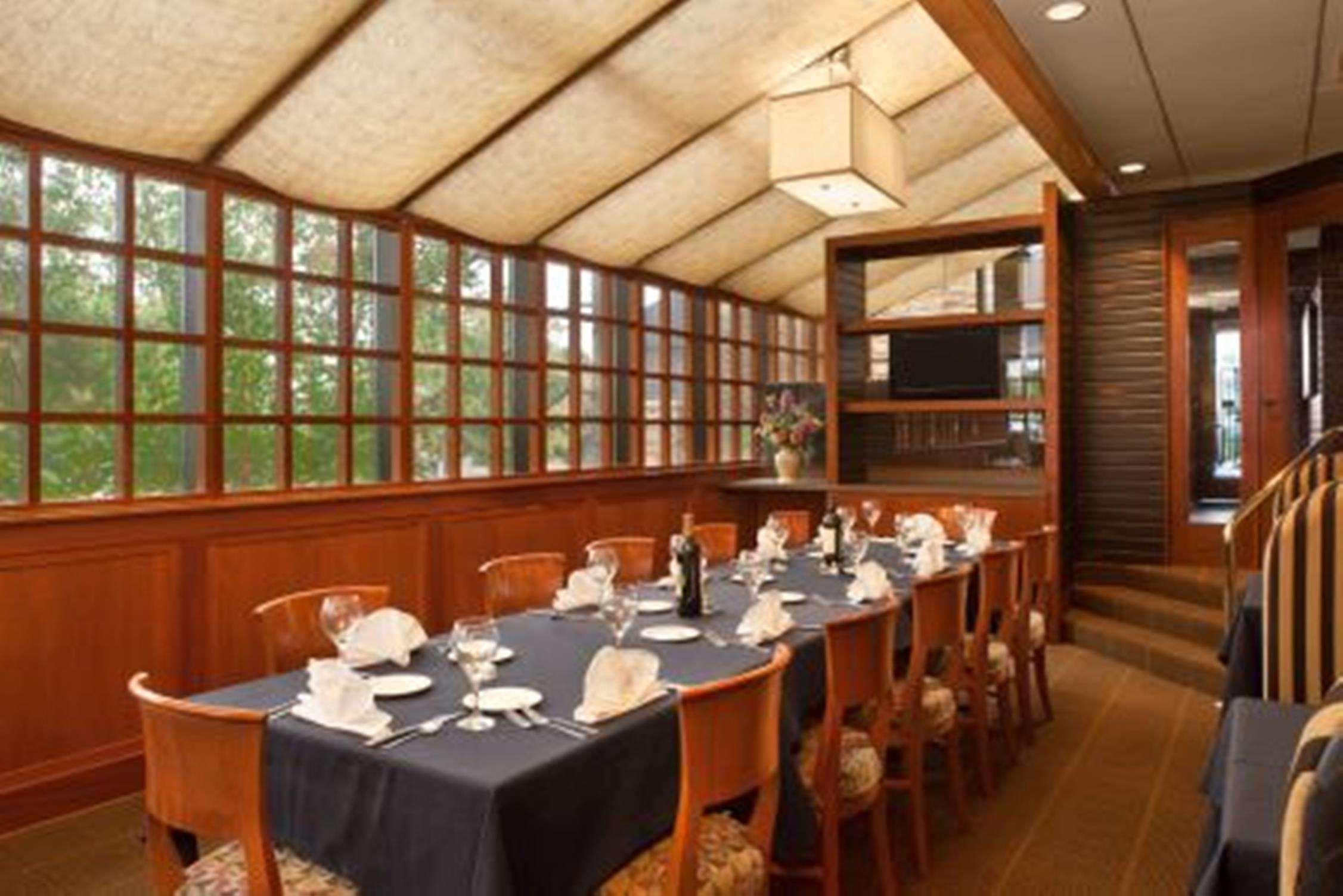 Hotel Doubletree By Hilton Akron 3*