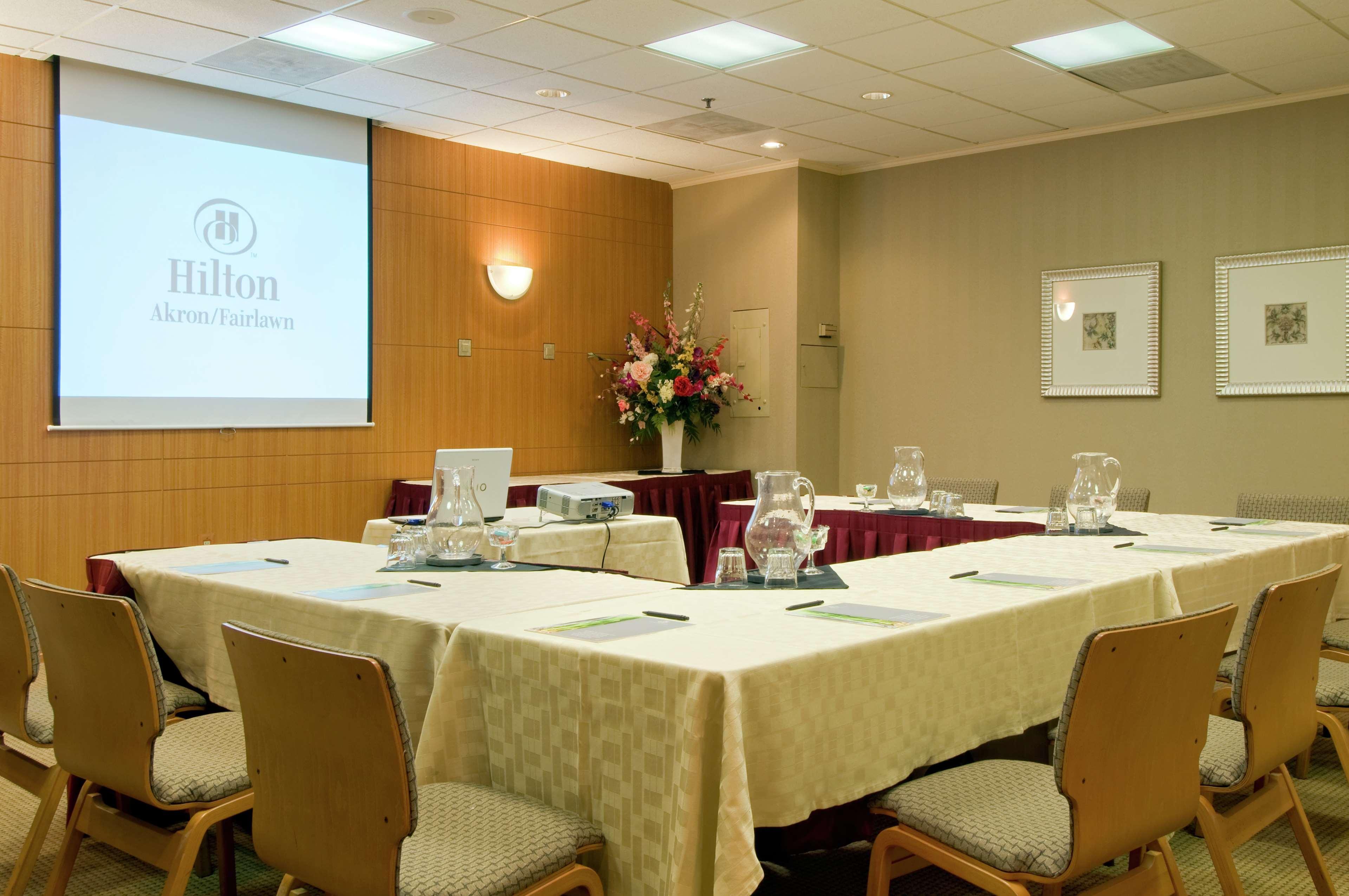Doubletree By Hilton Akron 3*