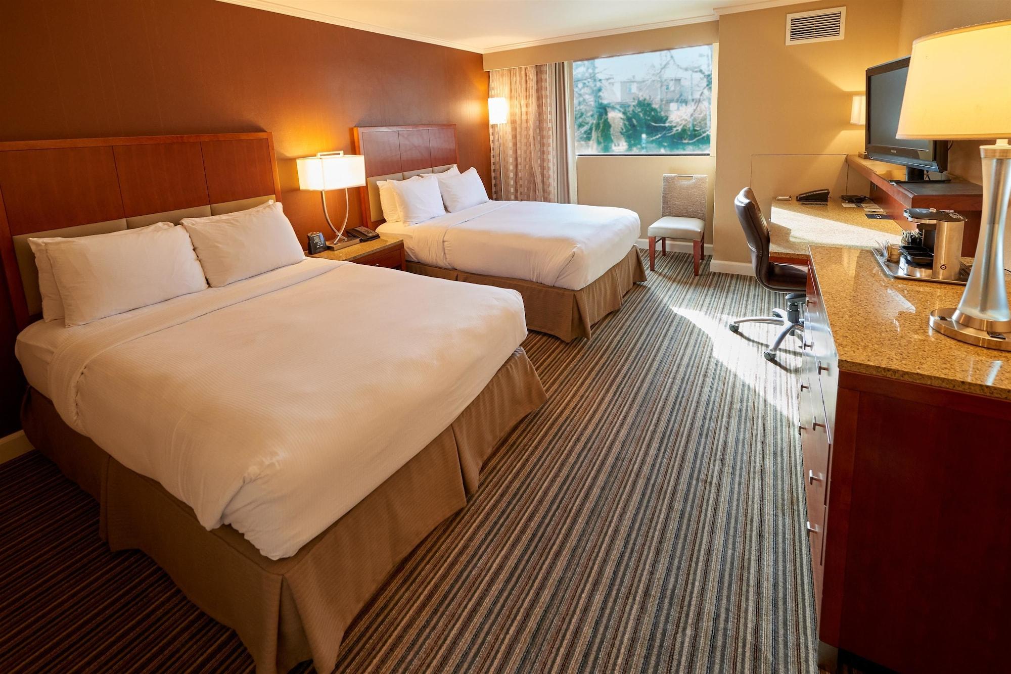 Doubletree By Hilton Akron 3*