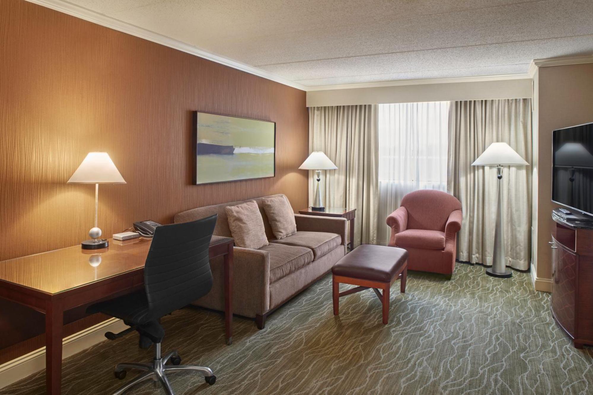 Doubletree By Hilton Akron 3*