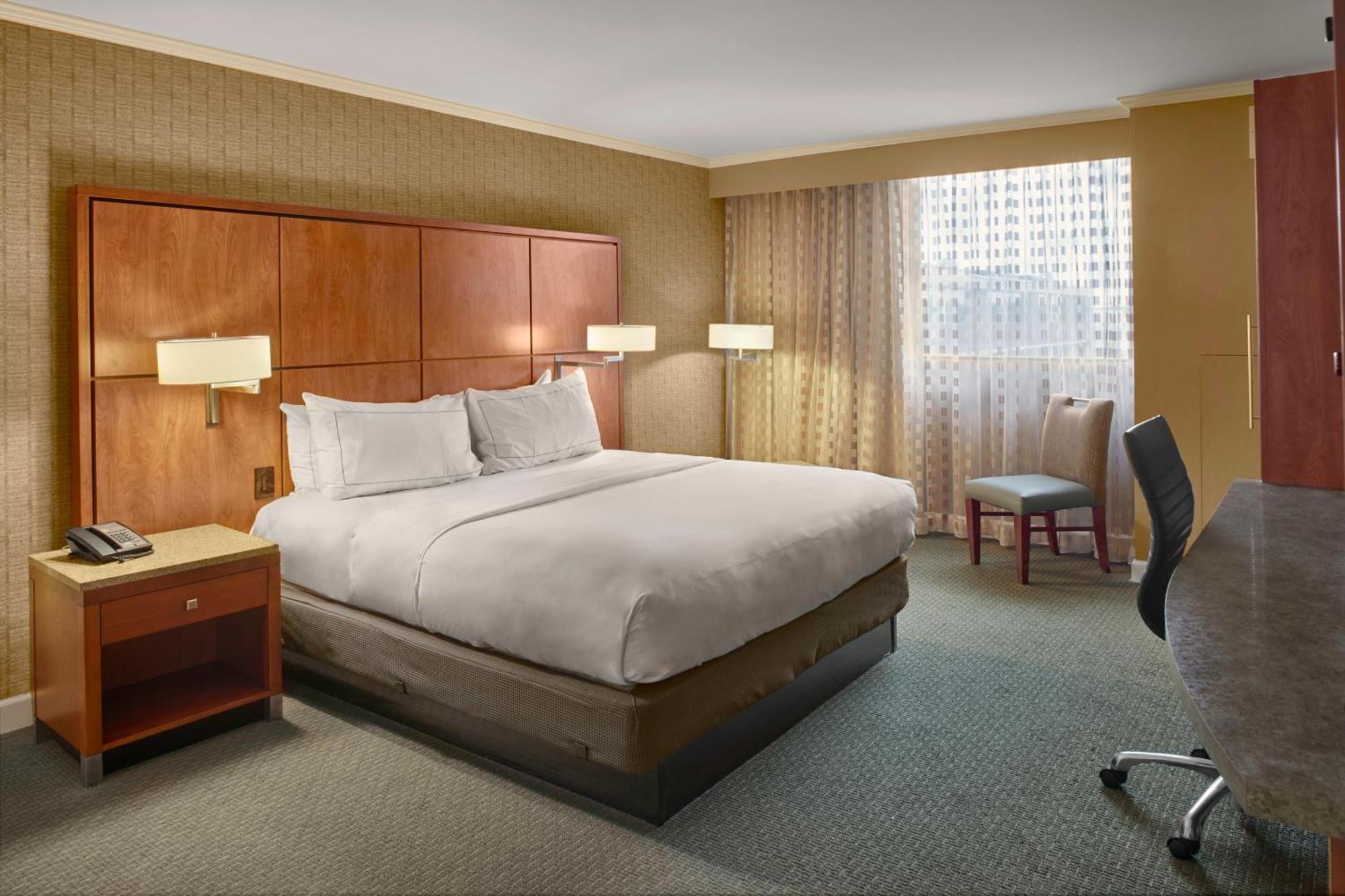 Doubletree By Hilton Akron 3*
