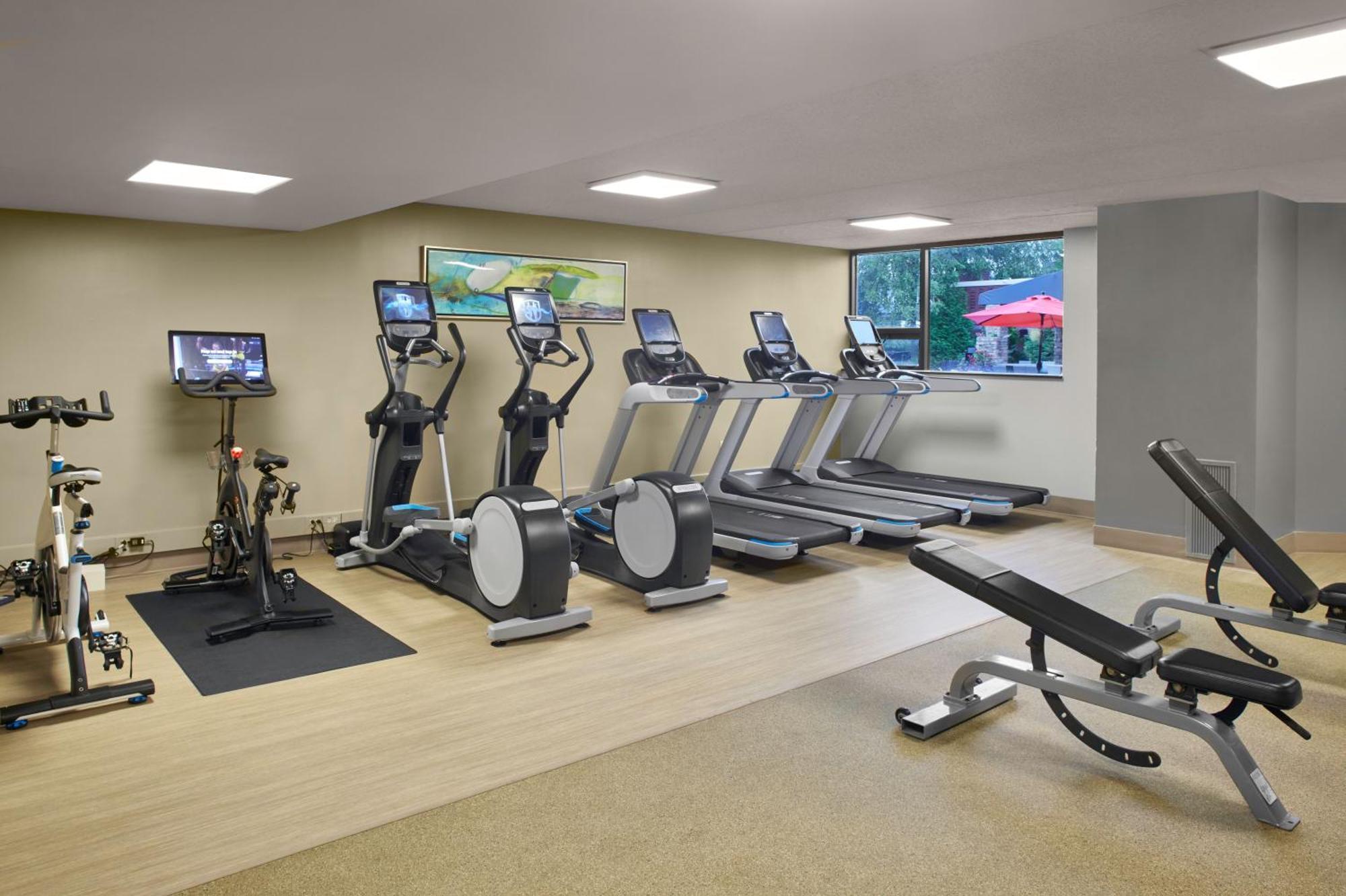 Hotel Doubletree By Hilton Akron 3*