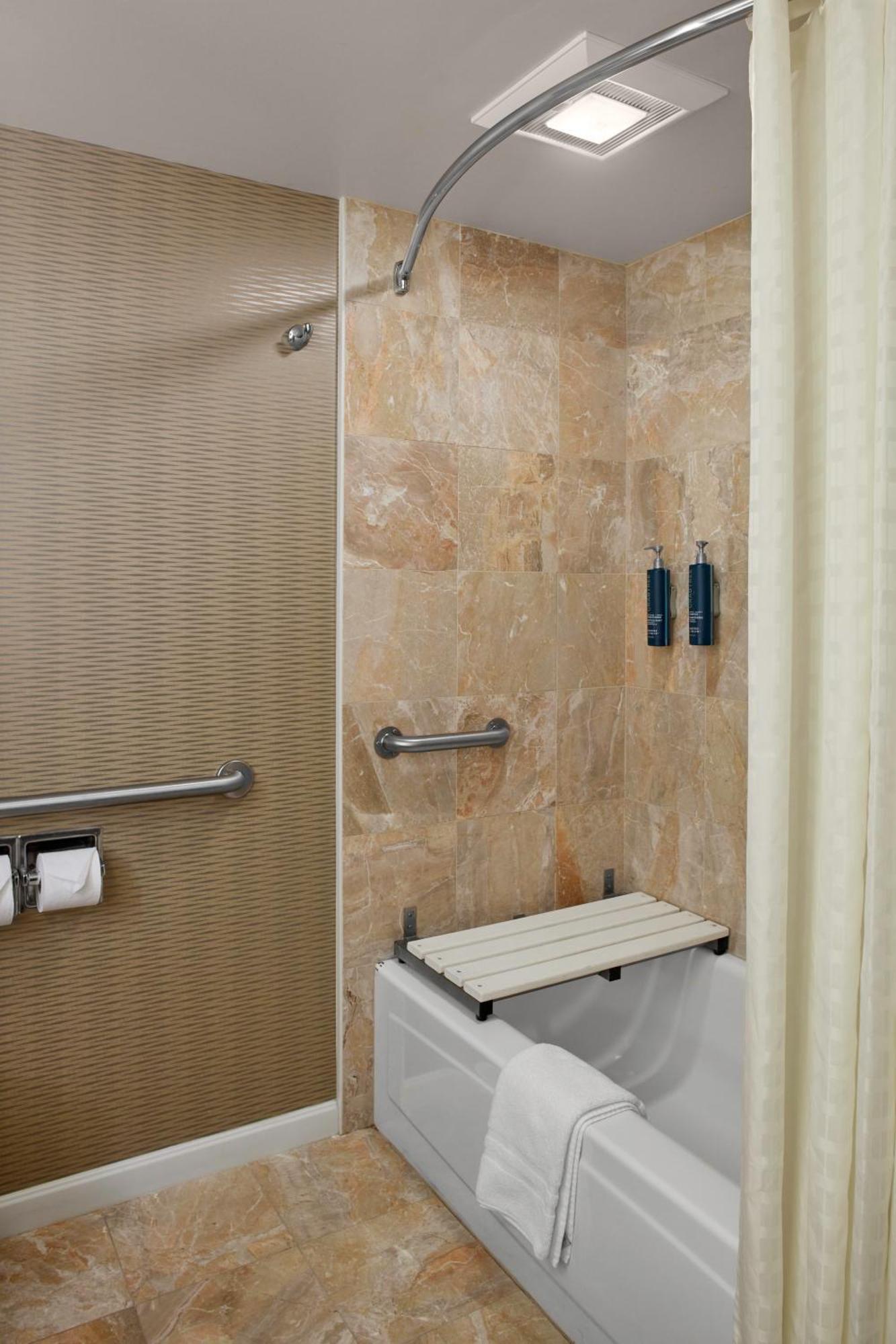 Doubletree By Hilton Akron Hotel