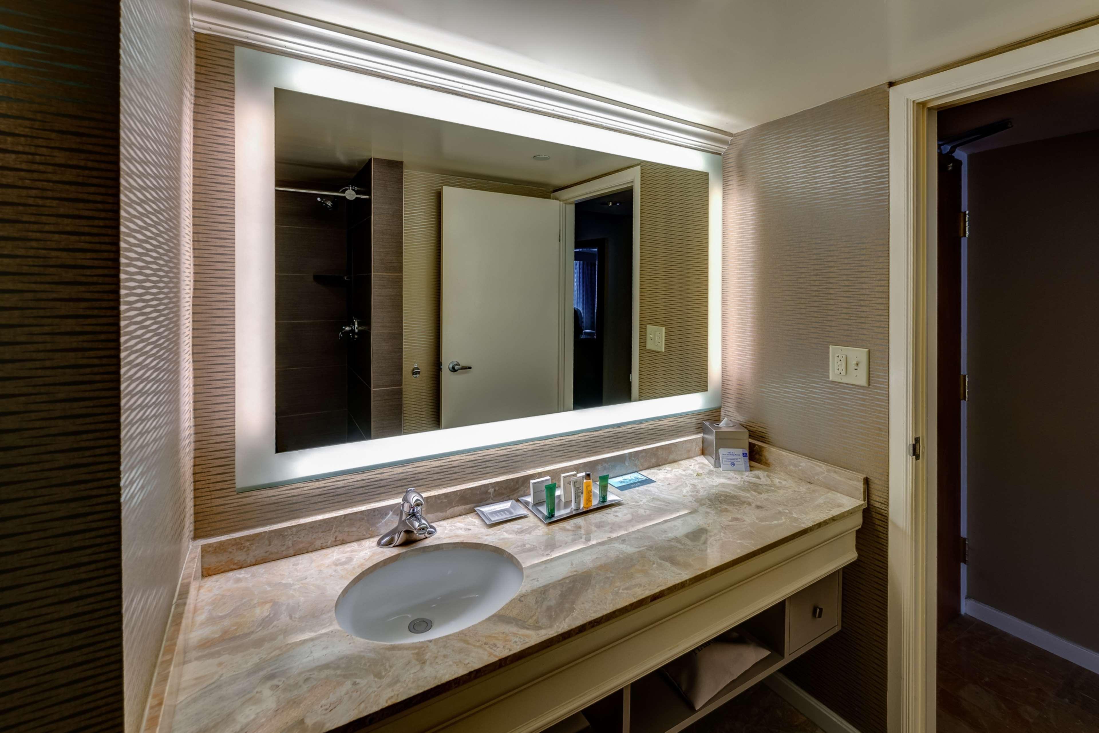 Doubletree By Hilton Akron Hotel 3*